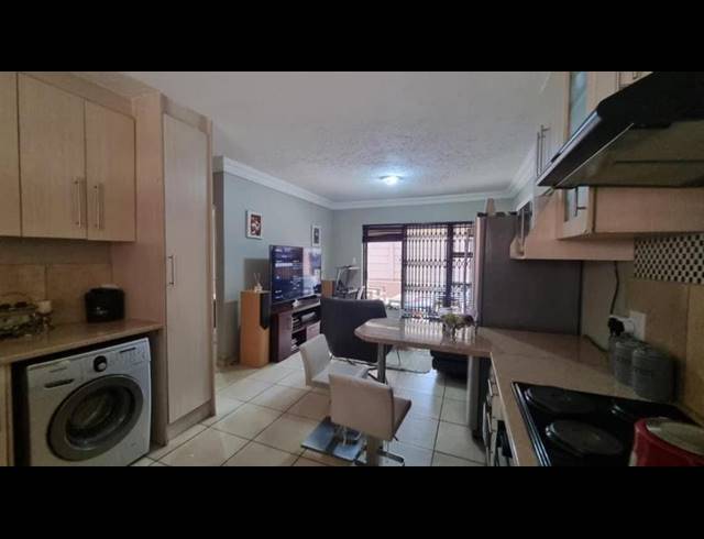 2 BEDROOM APARTMENT FOR SALE IN FLORIDA